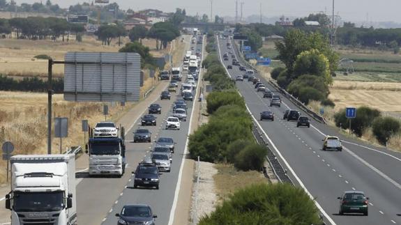 Retenciones en la A-1 en Burgueta, la A-62 en Simancas y la N-VI en San Rafael