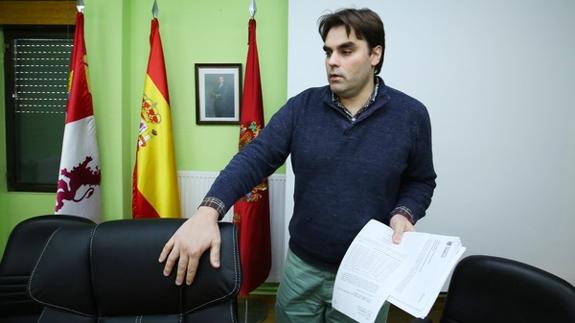 El tripartito de Cacabelos reduce la deuda municipal en 1,6 millones desde su entrada en el Ayuntamiento